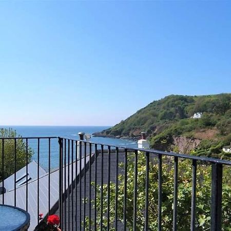 Cosy Beachfront Retreat With Stunning Sea Views & Free Access To A Local Indoor Pool Talland 外观 照片