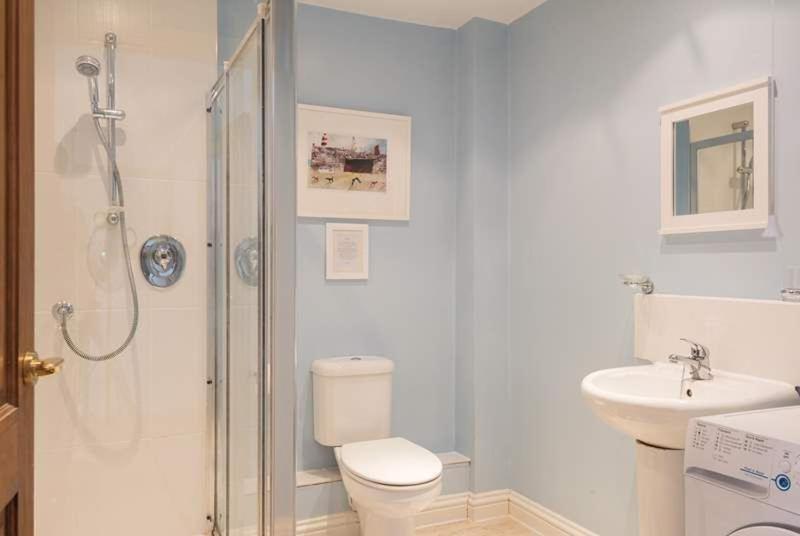 Cosy Beachfront Retreat With Stunning Sea Views & Free Access To A Local Indoor Pool Talland 外观 照片